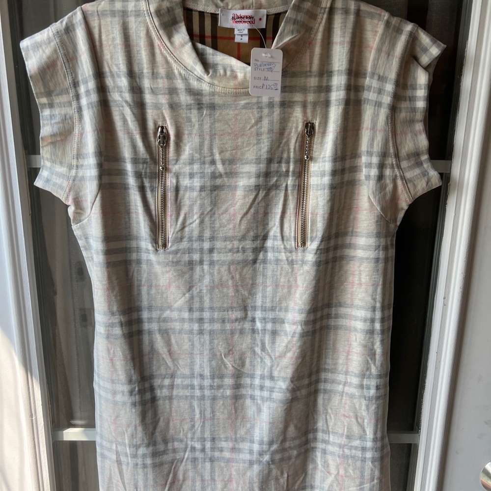 Burberry-Brand new top, with monogram logo. Size small.
